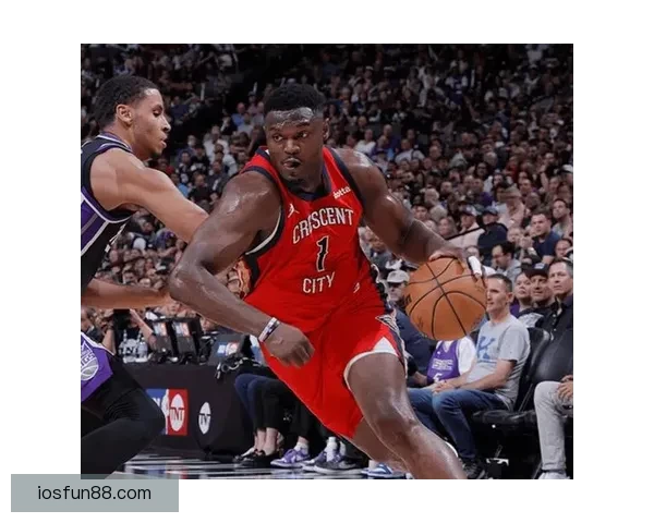 巴雷特在抢篮板时被锡安撞伤肩膀 已返回更衣室接受治疗