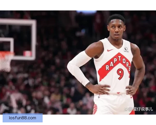 巴雷特在抢篮板时被锡安撞伤肩膀 已返回更衣室接受治疗